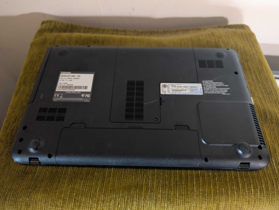 Laptop TOSHIBA Satellite L850-1C9, Intel Core i7-3610QM, Ram 8 Gb, SSD 256 Gb