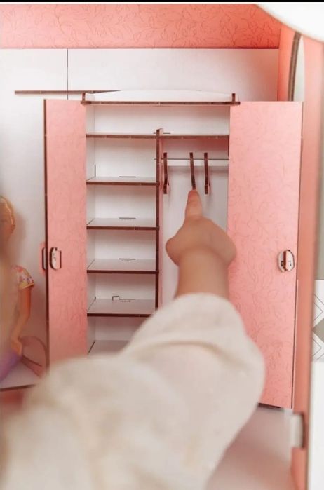 Кукольный дом и мебель для Барби