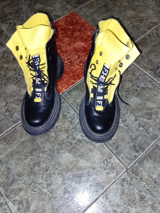 Мъжка чанта ест. кожа 40/37,чантичка на Босс23/20,зимни обувки №40