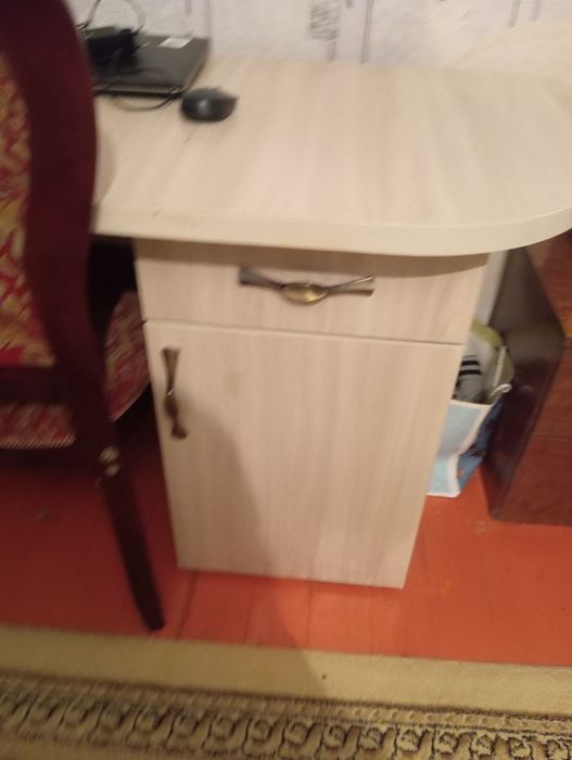 Компьютерный стол сатылады