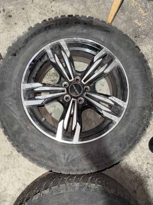 Продам комплект зимней резины на дисках