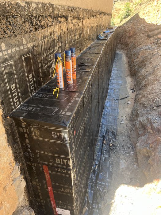 Вертикална планировка-подпорни стени,отводнители, полагане на паваж