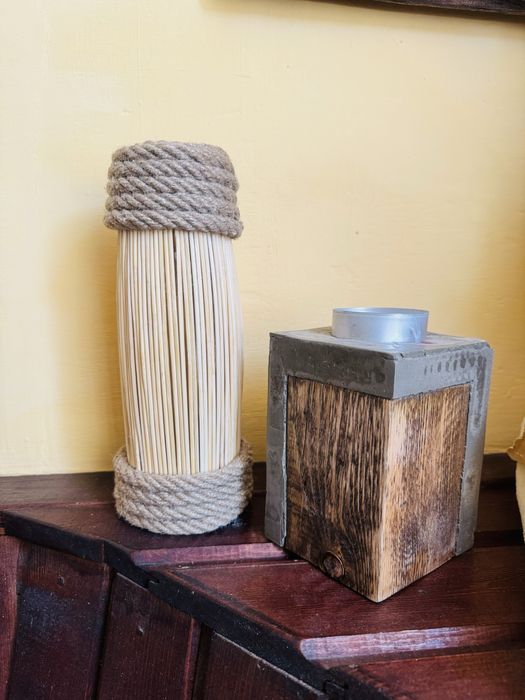 Пръчки, въже и ръчна ваза с история