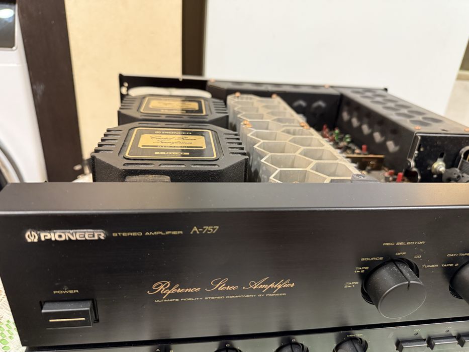 Pioneer A-757 Качествен стерео усилвател