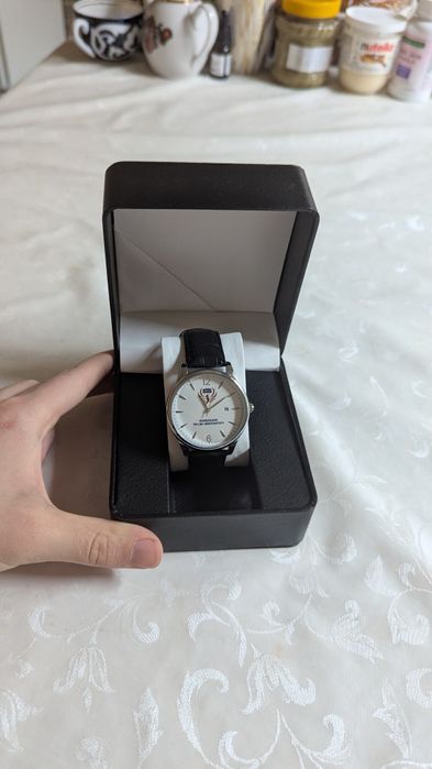 Часы Ренессанс университета