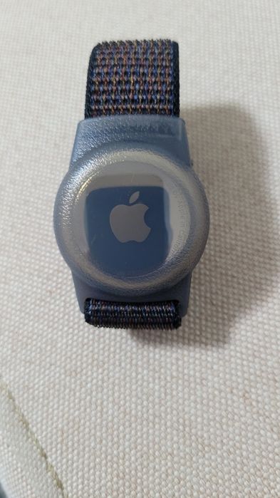 Apple Airtag si bratara copii pentru localizare