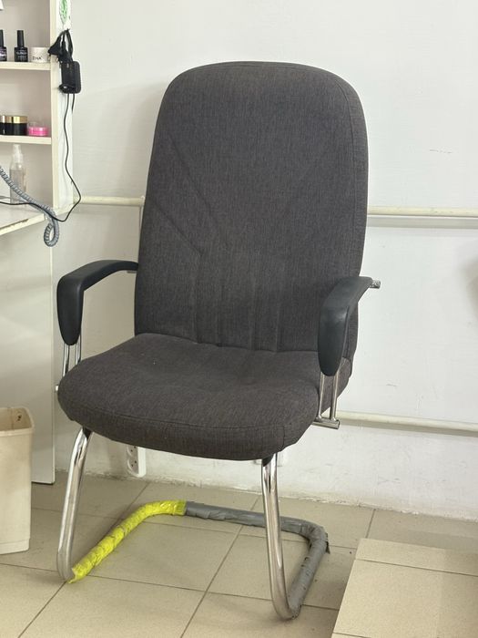 Продам офисные кресла