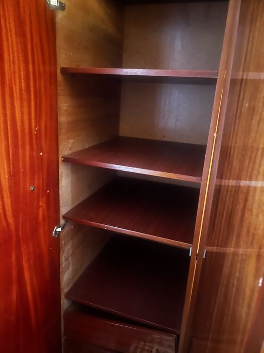 Продам шифоньер недорого