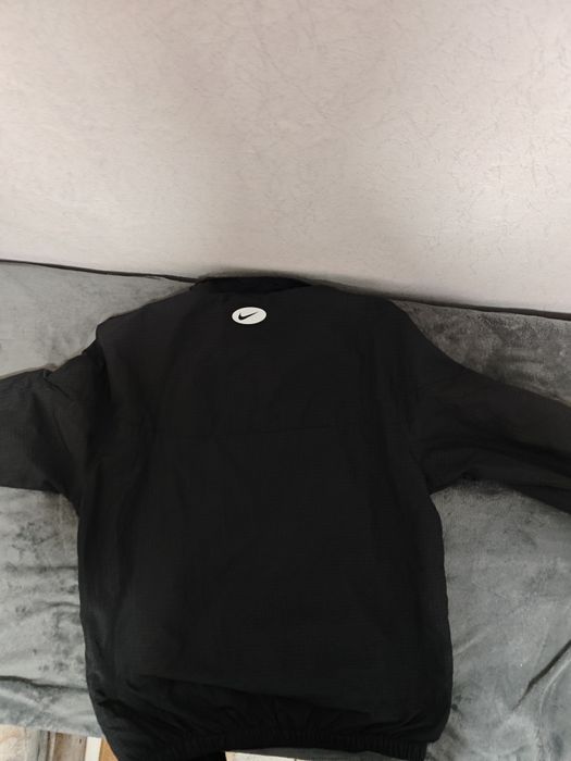 продам ветровку Nike