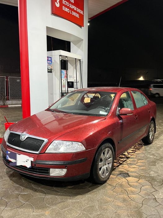 Skoda octavia 2
Motor 1.6 
Geamuri x4 electrice 
Navigatie mare 
Senzo