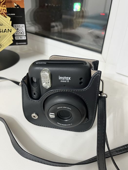 Продам instax mini 11
