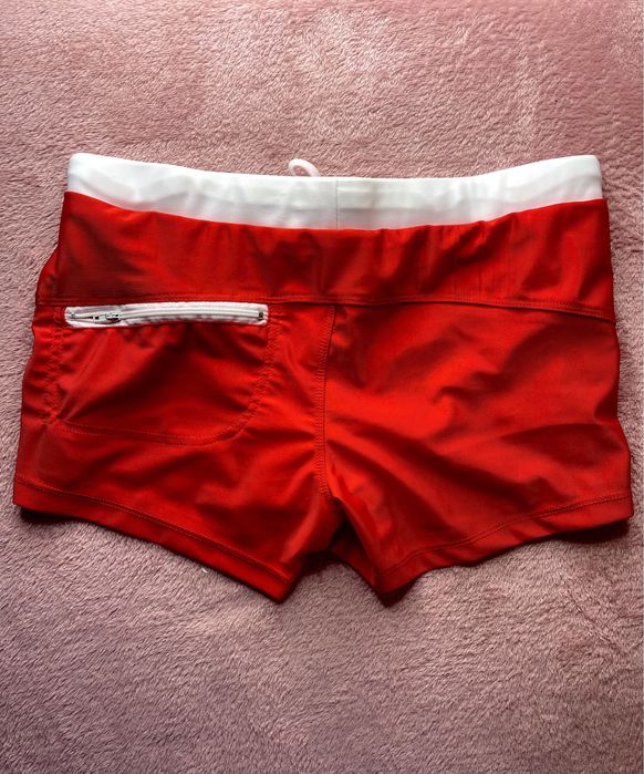 Șort de plajă. Model fitness.Material de caliate.