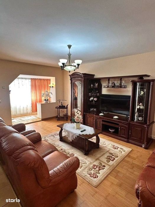 De vanzare apartament cu 3 camere si balcon, mobilat si utilat
