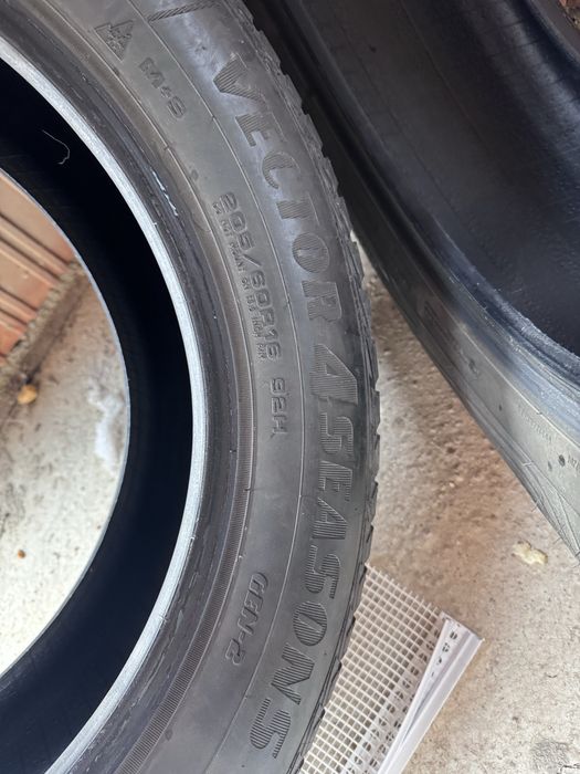 2x 205/60/16 goodyear vector, iarna,  6.3mm.