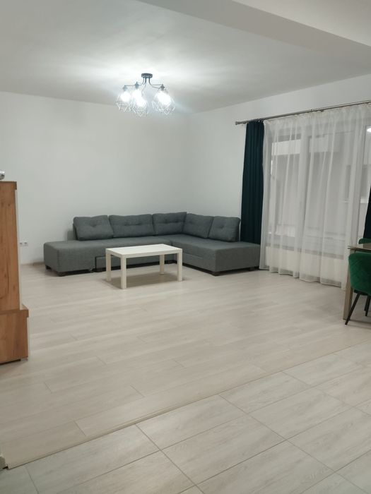 Vând apartament 2 camere, 60 mp, parter, Șelimbăr – str. Armoniei.
Liv