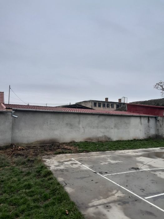 Executam acoperișuri și reparații de urgenta