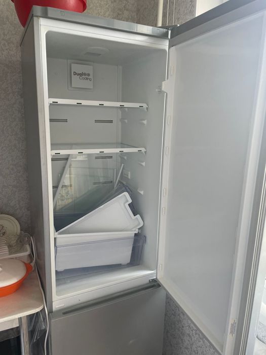 Продам холодильник на запчасти