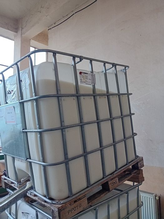 De vânzare butoi plastic cu ramă metalică 1000 Litri