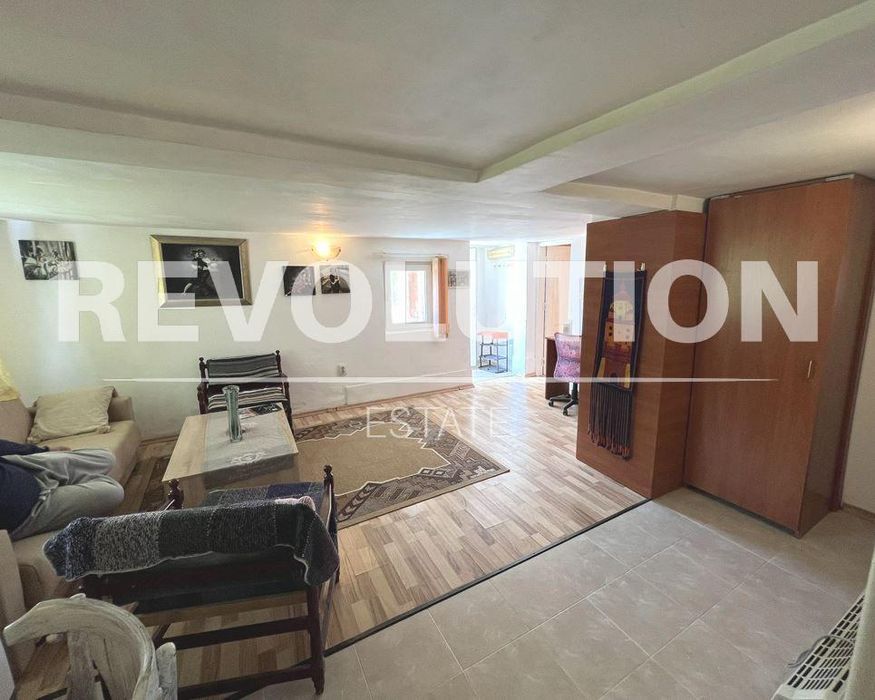 Дава се под наем Тристаен апартамент в Варна, м-т Траката - 75 кв.м за 348.84 € - Снимка #2