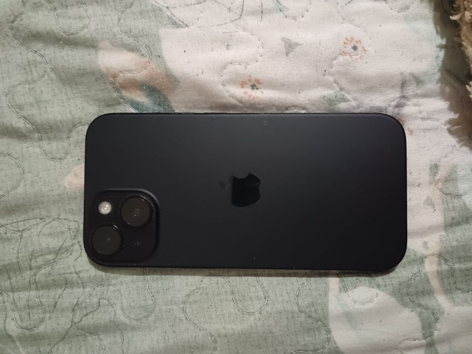 Продам айфон 15 с гарантия