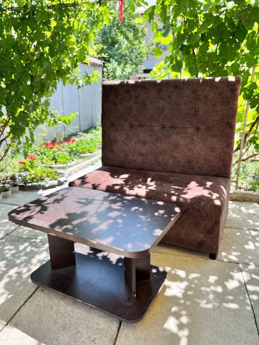 Продается несколько кресел и столик