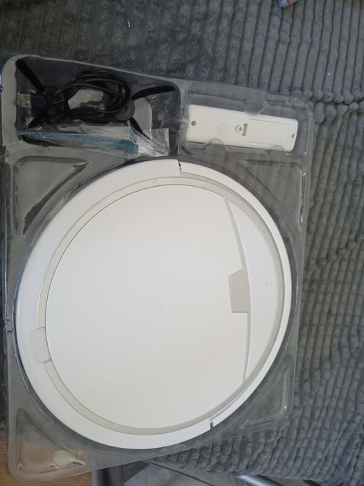 Продам робот пылесос