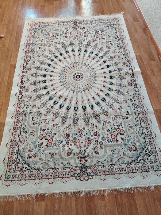 1 шт Кілем 2 шт дорожка сатылады жалпы бағасы 13 000 тг