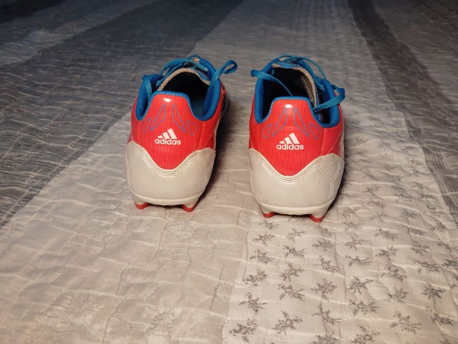 Vând ghete de fotbal F50