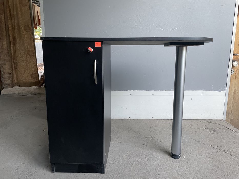 Маникюрный стол , в наличие  5 штук