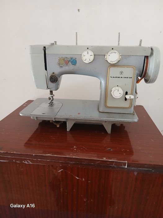 Бичиш столи ва тикув машинкаси сотилада