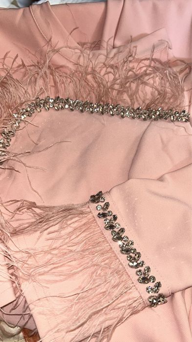 Нежно-розовое платье