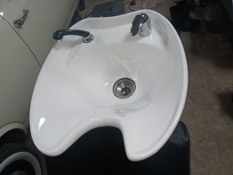 Scaun cu lavoar pentru cuafor