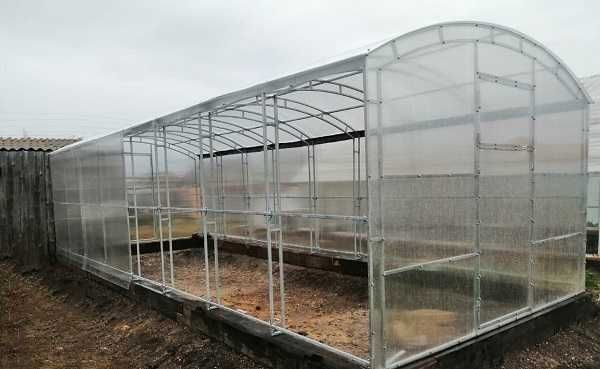 Теплицы оцинкованные прямостенные