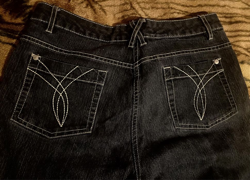 Широки унисекс дънки в алтернативен стил