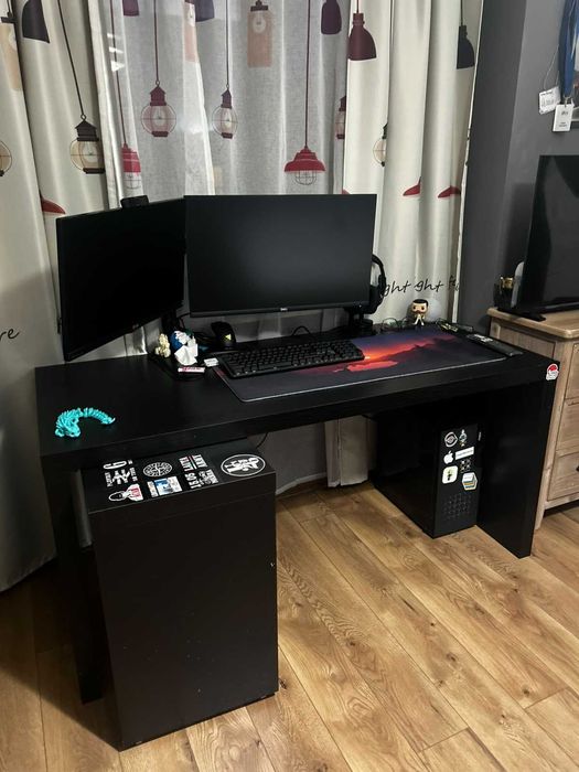 Хубаво черно бюро