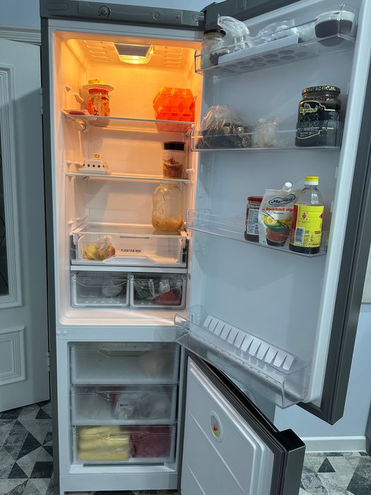 Продам холодильник Indezit DS 4200 S B