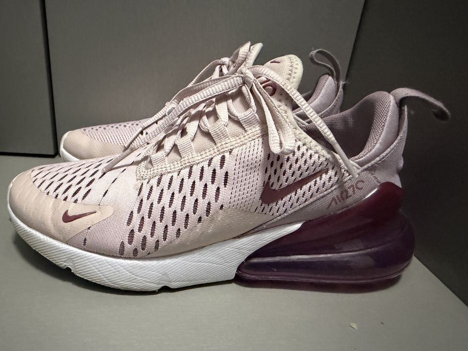 Дамски маратонки Nike Air 270