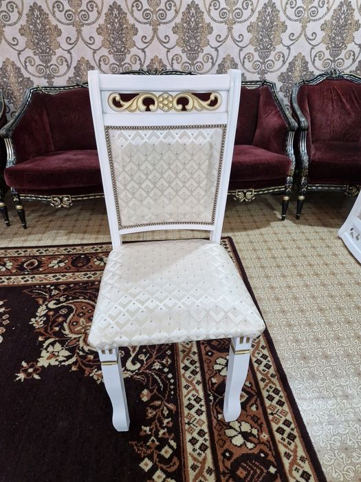 Продам стол стульями