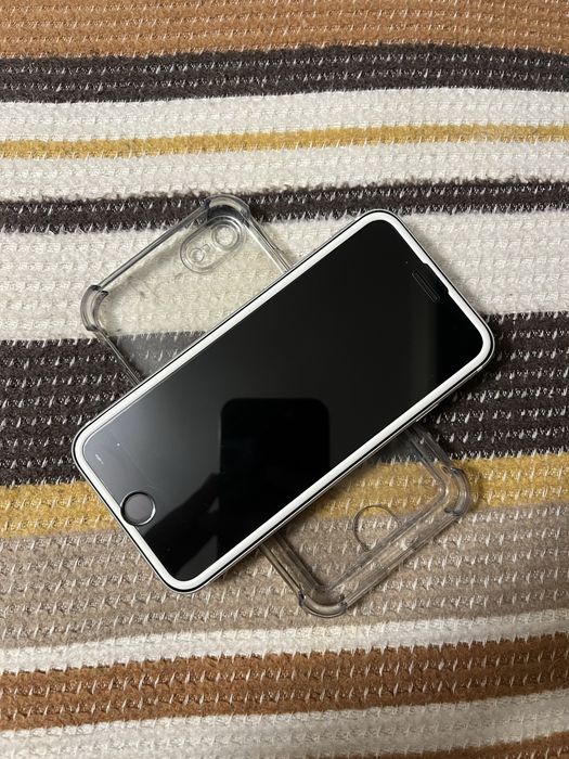 продам iphone SE 2020 64gb в идеале