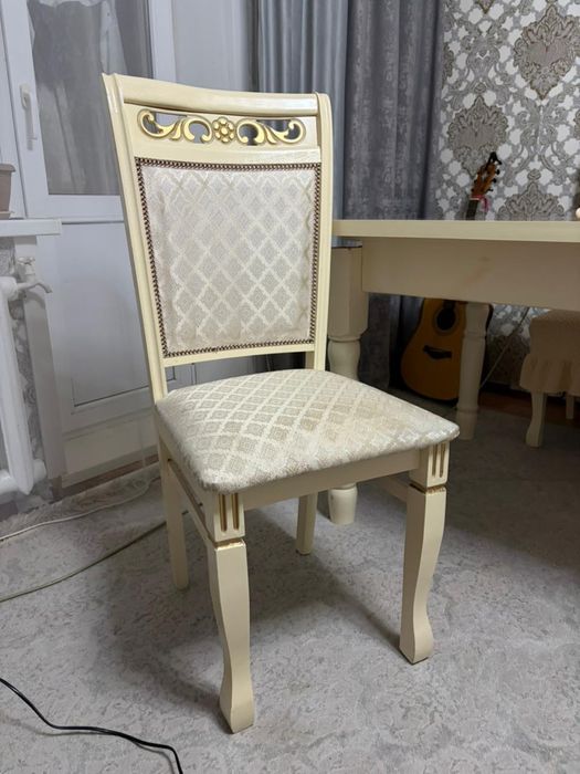 Продается стол со стульями