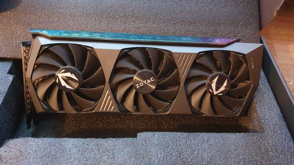 RTX 3080 ZOTAC AMP Holo 10GB GDDR6X – cu cutie, full RGB, perfectă!