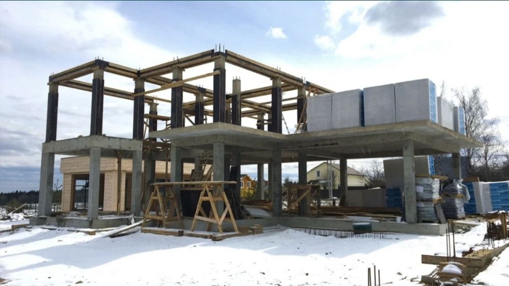 Узбеки строят дом