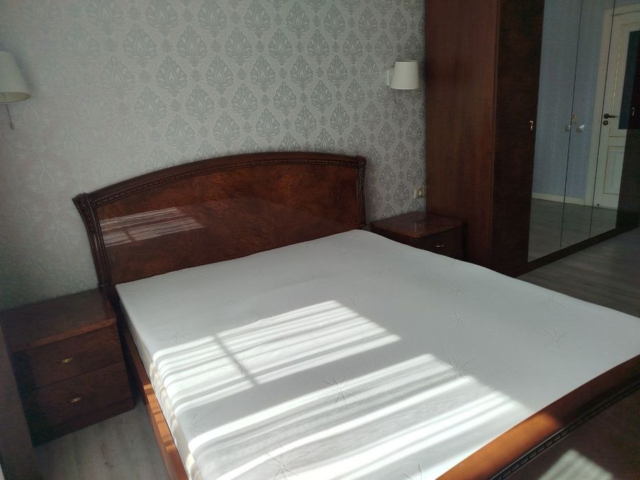 Продам спальный гарнитур
