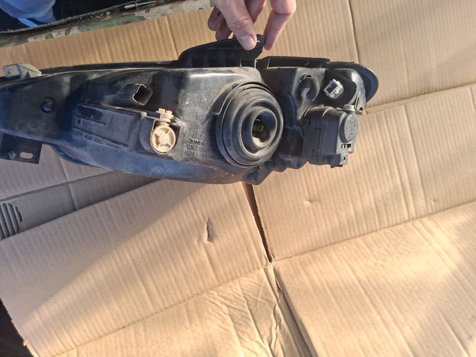 Десен фар от пежо 206