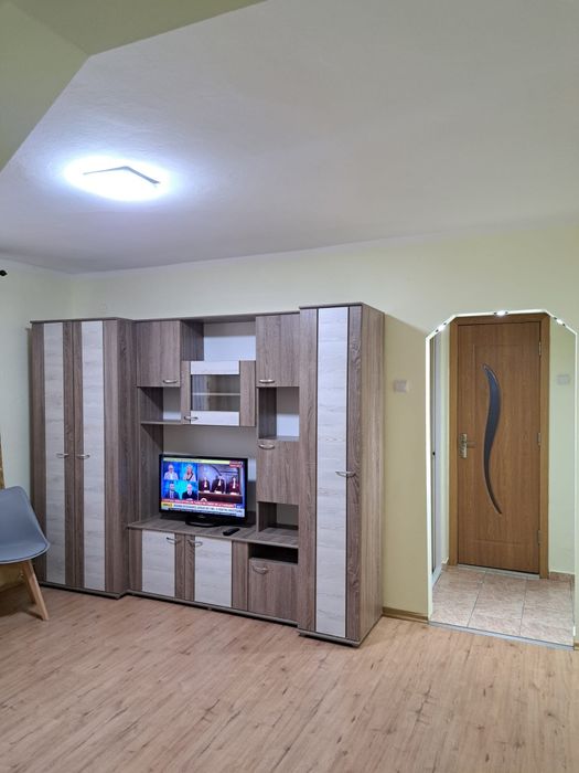 Închiriez Apartament