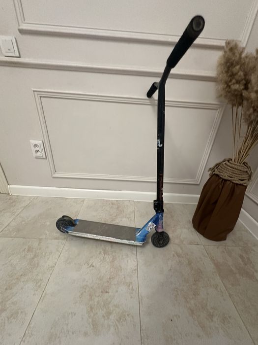 Срочно продаб самокат руль в подарок