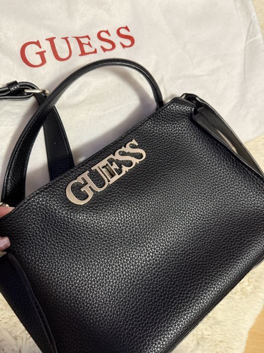дамска чанта Guess