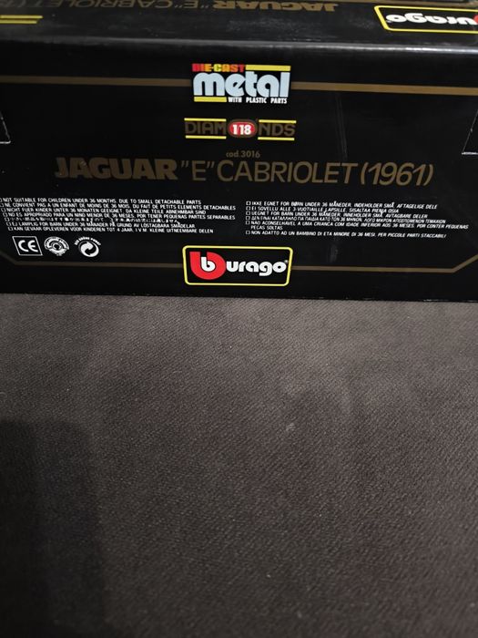 Jaguar E Cabriolet 1961 1/18 Burago Italy