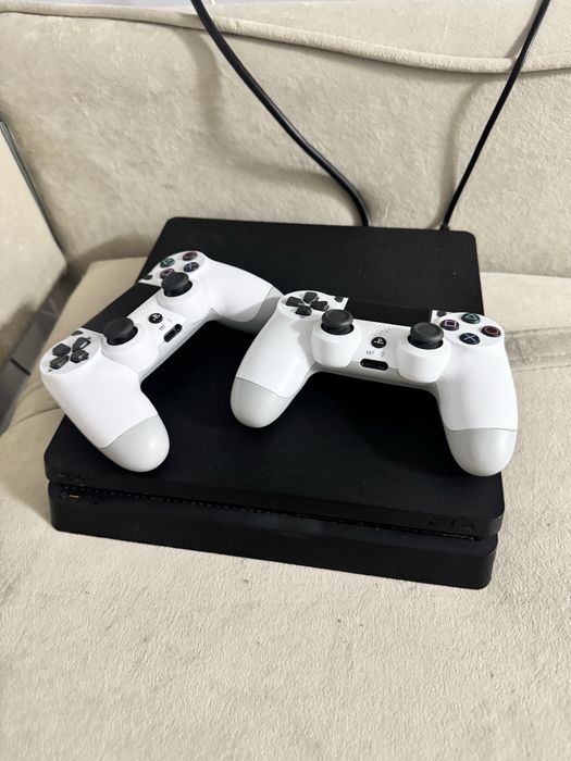 Продам пс4 , в хорошем состояние , 12 игр