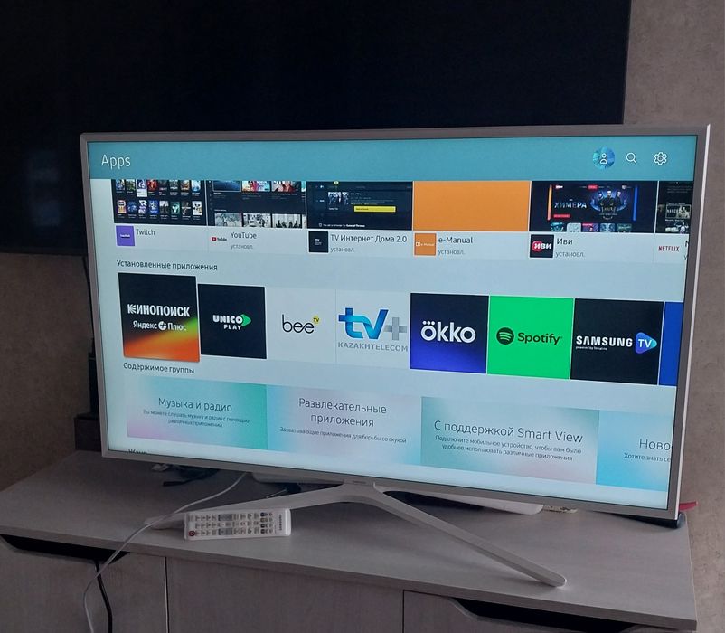 Белый смарт телевизор Samsung 109см.